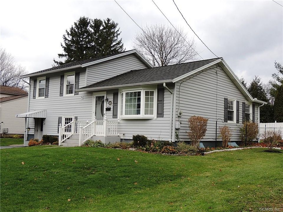 1st image of 10 Circle Dr