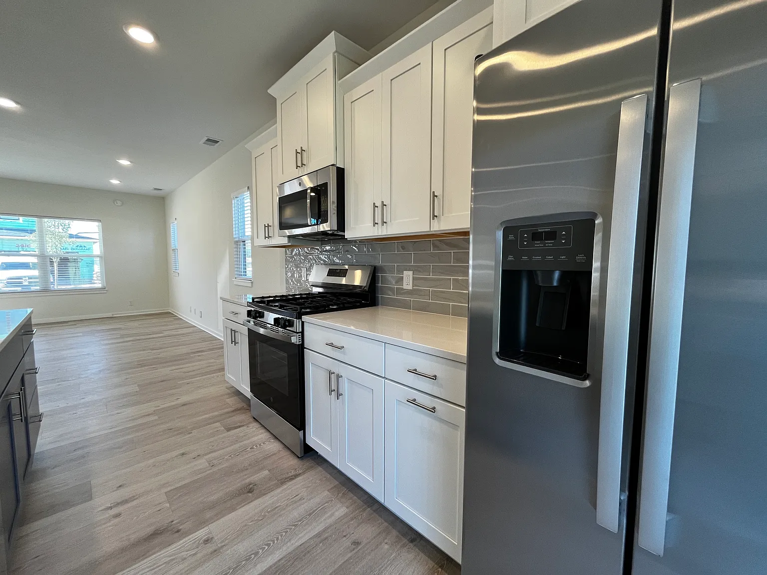 2 bed, 1130 sqft, $1,998 — Photo 4