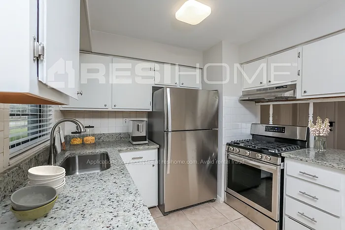 1201 Dale Dr — Photo 2