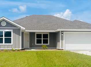 8226 Queensland Dr, Laurel Hill, FL 32567