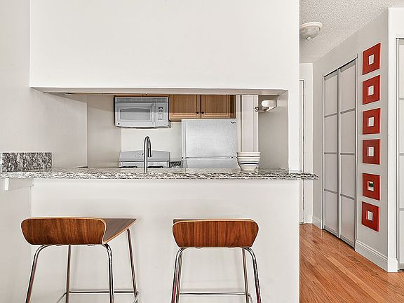 3rd image of 233 E 86th St APT 6B