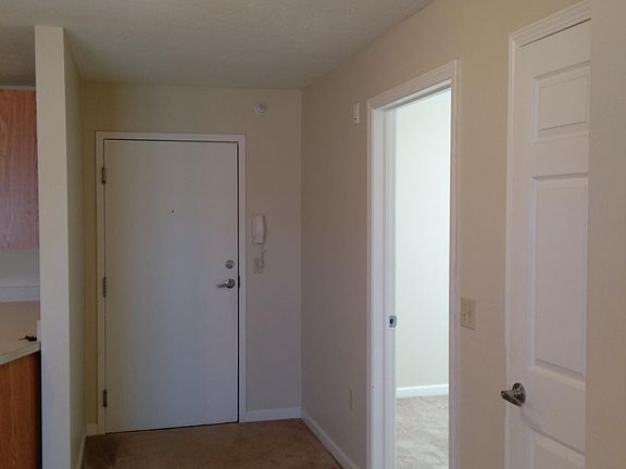 4th image of 320 La Salle St APT 117