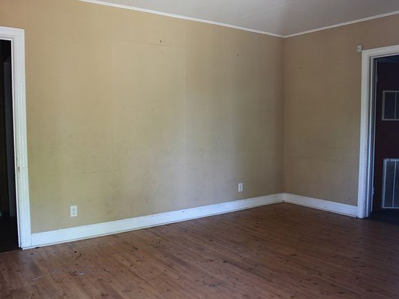 4th image of 510 W 31st St