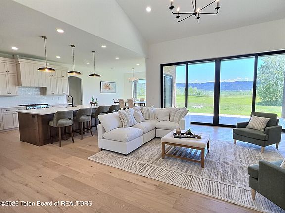 4th image of 371 Desert Fox Ln