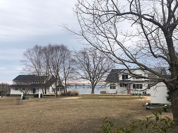 3rd image of 225 Dandelion Dr