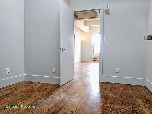 Rented by Manhattan Management LLC | media 43