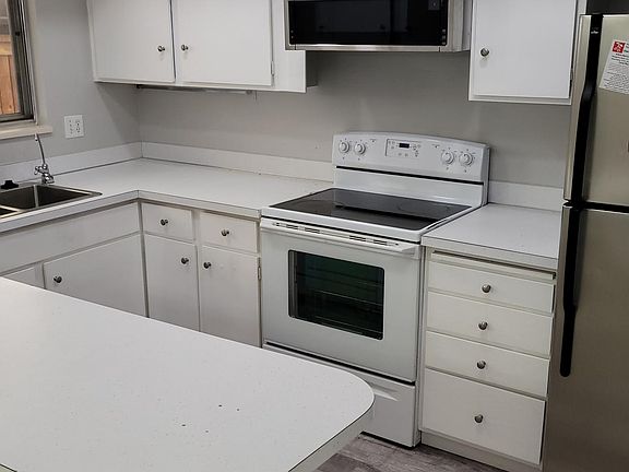 4th image of 9005 E Oxford Dr