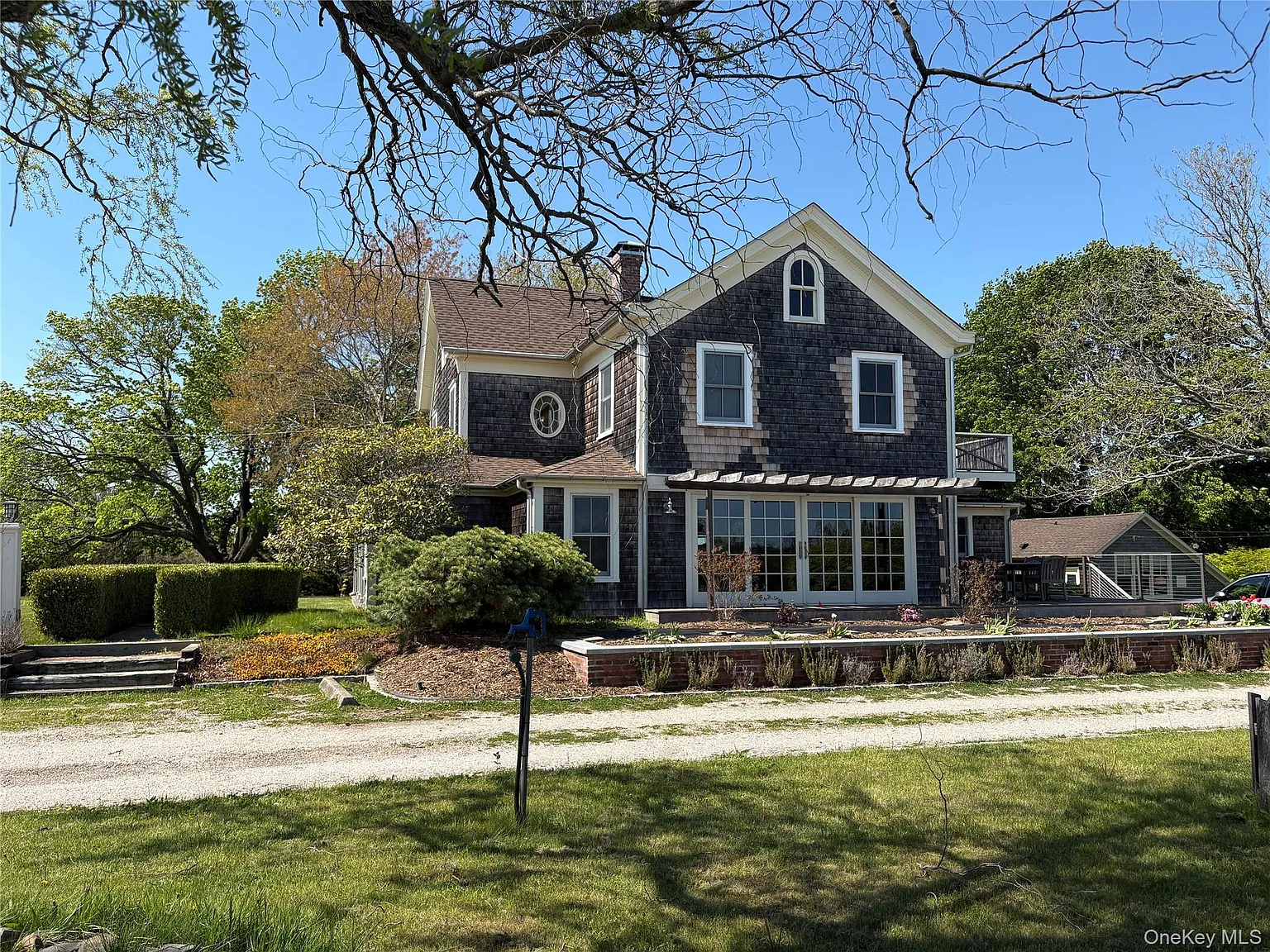 3 bed, 2.0 bath, 2718 sqft, $8,000 — Photo 3