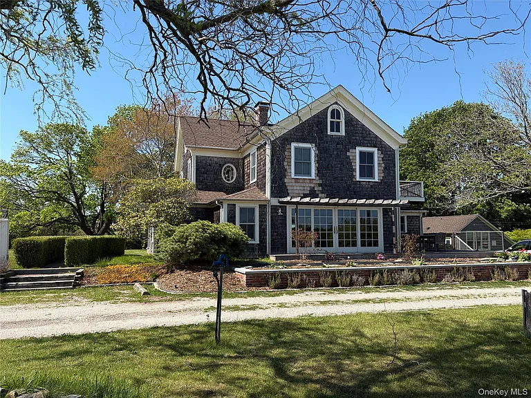 184 Twomey Ave — Photo 3