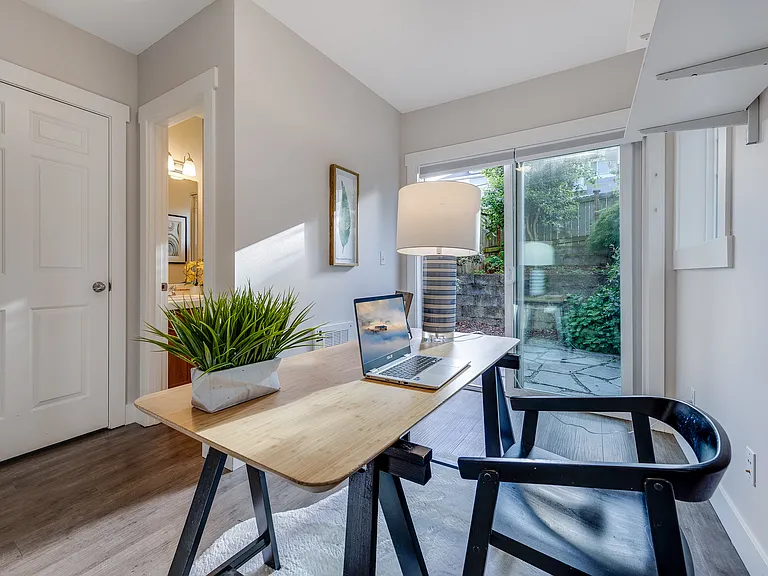 1022B Taylor Ave N — Photo 11