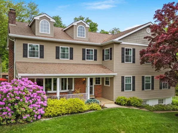 106 Deerfield Rd, Broomall, PA 19008