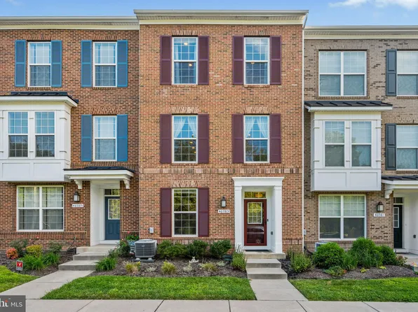 46083 Hall Rd, Sterling, VA 20166