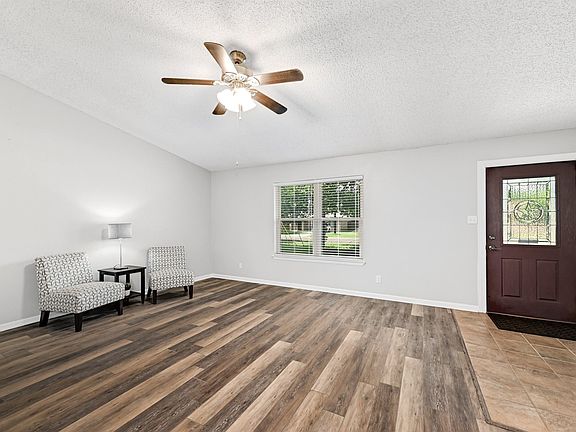 5th image of 1211 Hackberry Drive