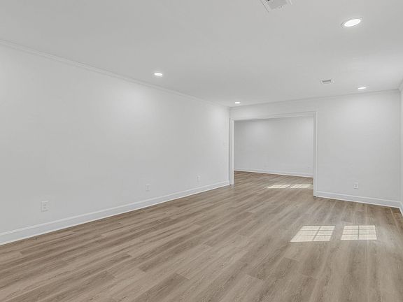 5th image of 104 Arrowood Ln