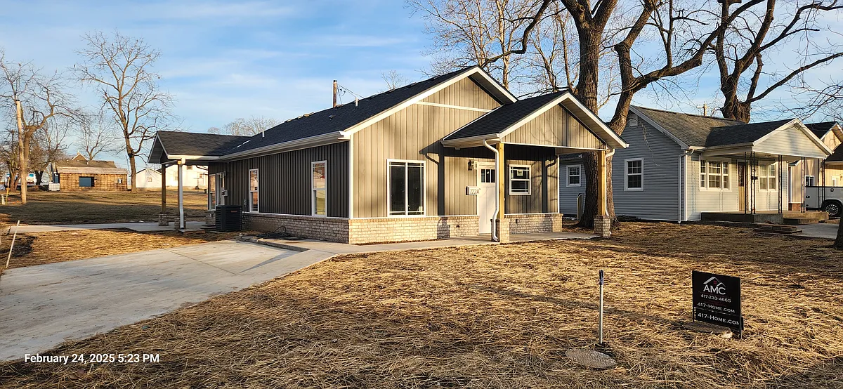 Building Photo - 722 S Griffith Ave #A