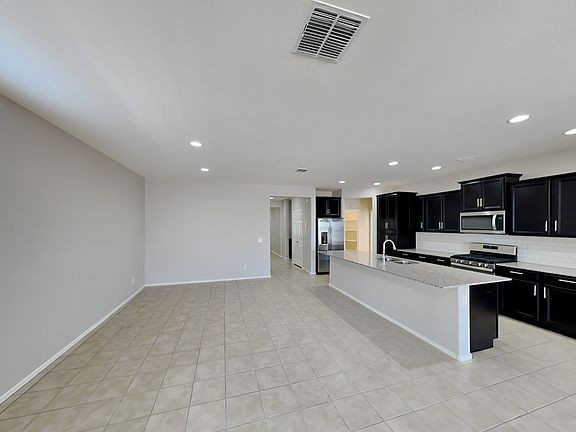4th image of 2158 W Bennett Way