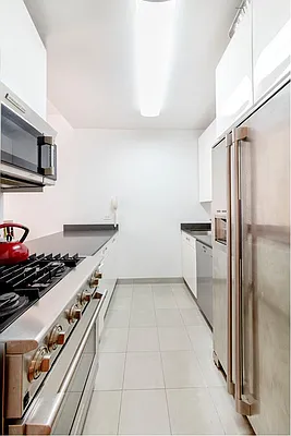 Rented by SERHANT. | media 5