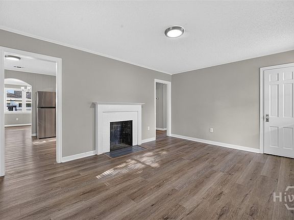 2nd image of 2031 Utah Street