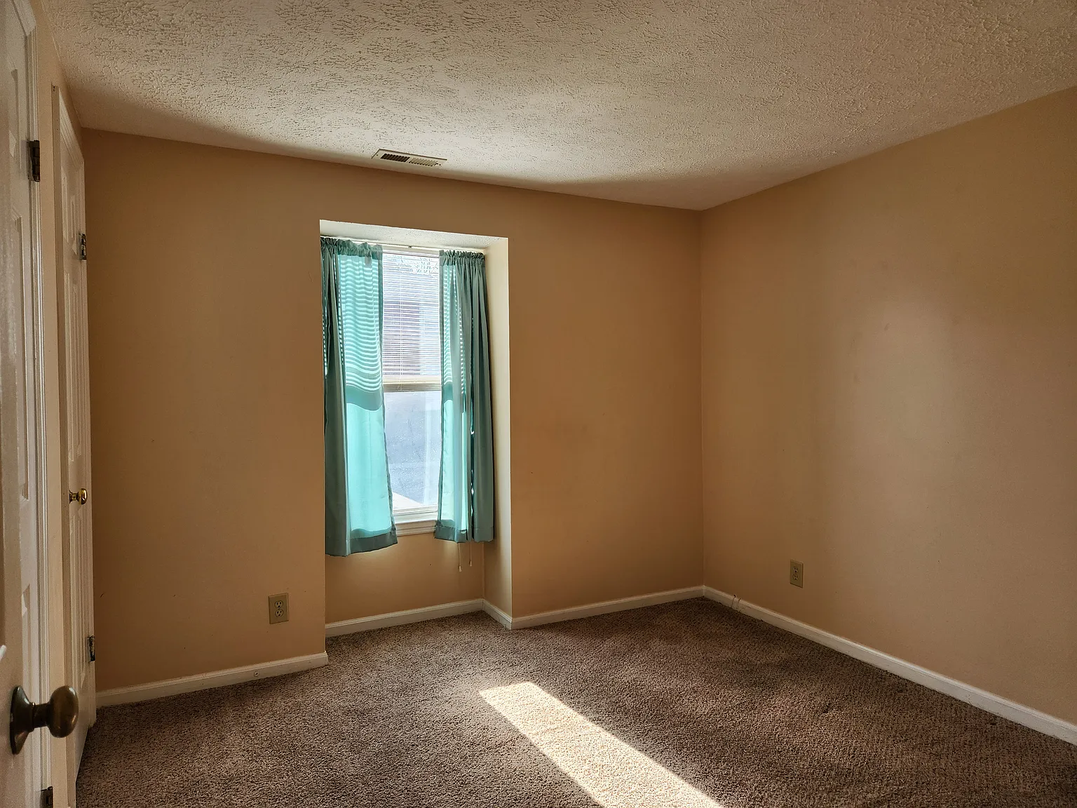 2 bed, 911 sqft, $2,000 — Photo 4