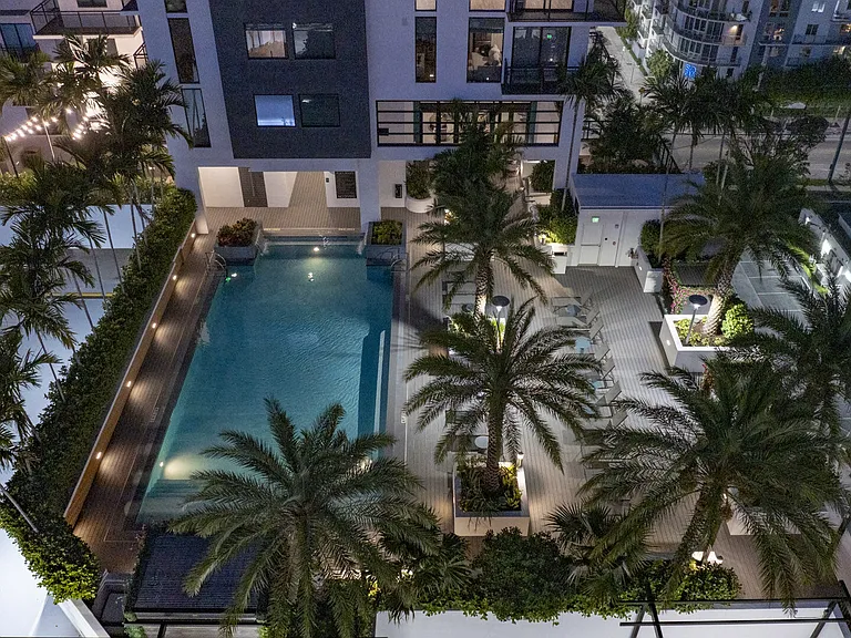 Maizon Brickell — Photo 51