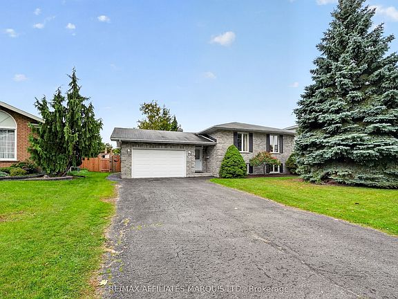 2nd image of 828 Chelsea Cres