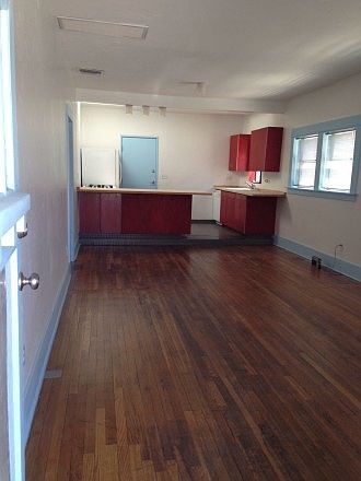 2nd image of 1135 E Elm St