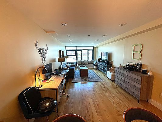 5th image of 3089 38th St APT 2W