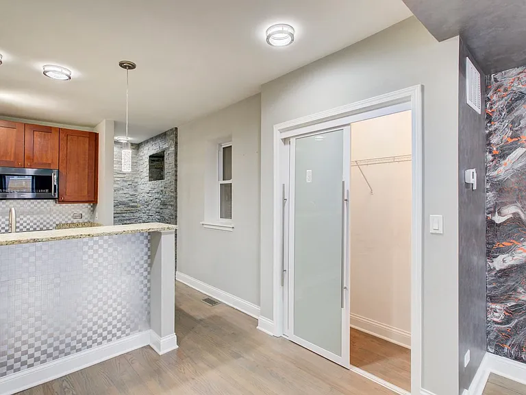 2057 W Fargo Ave #1 — Photo 11