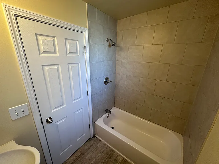 71 E Great Lakes St #7 — Photo 3