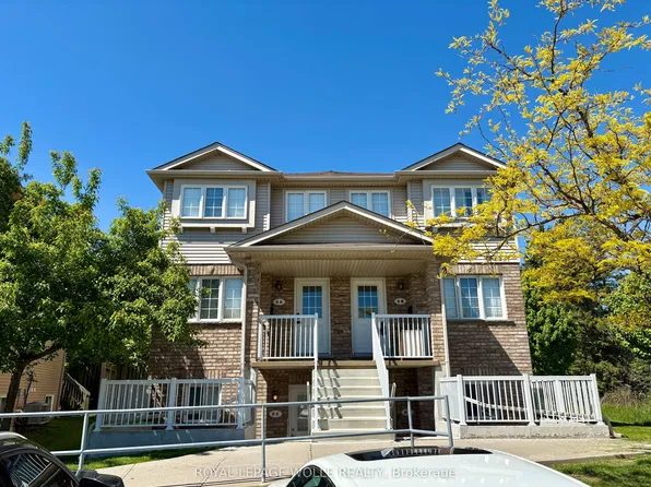 50 Howe Dr #8C, Kitchener, ON N2E 0A3