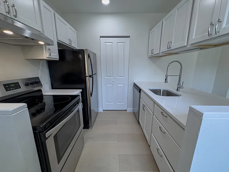 1703 Green St #5 — Photo 13