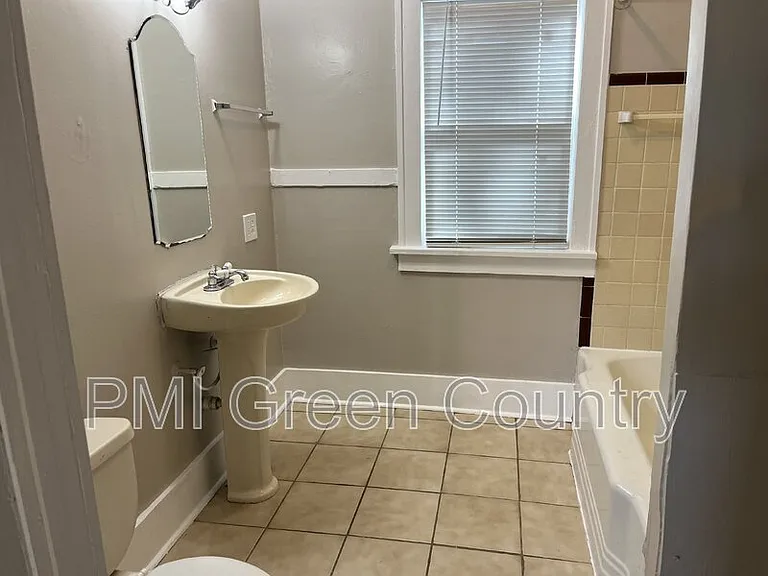 1223 S Quaker Ave — Photo 10