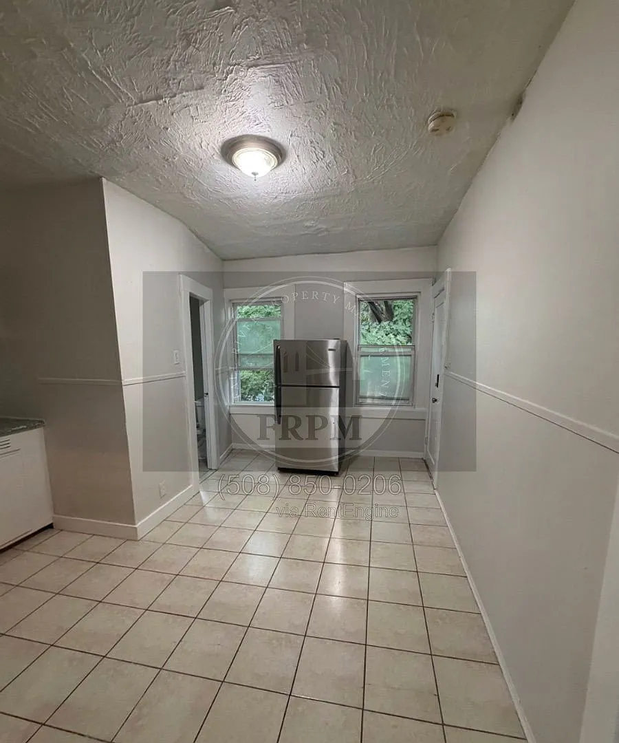 2 bed, 1.0 bath, $1,400 — Photo 2