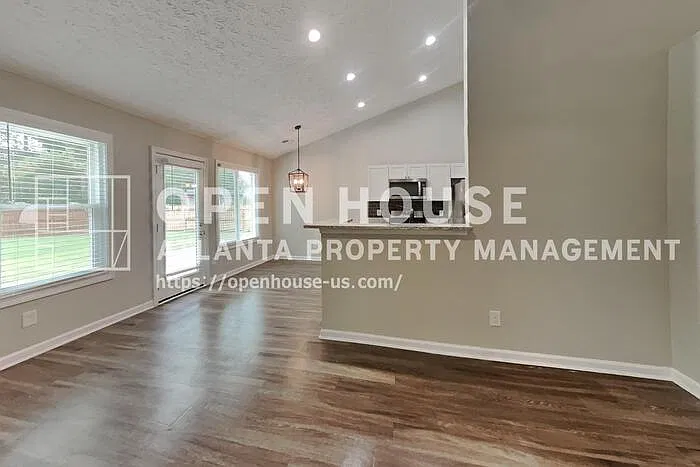 3 bed, 2.0 bath, 1722 sqft, $1,875 — Photo 4
