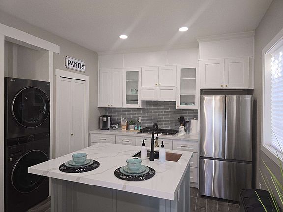 3rd image of 2127 Wise Oak Ln