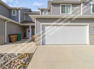 240 Amberwood Dr, Pleasant Hill, IA 50327