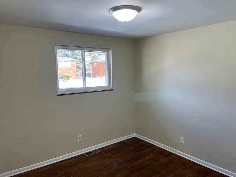 1442-1454 E North Broadway St — Photo 9