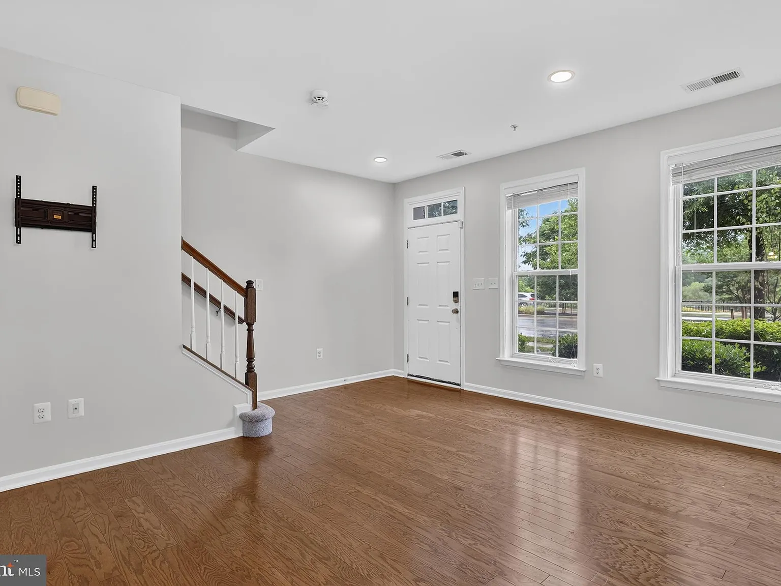 3 bed, 2.5 bath, 1600 sqft, $3,200 — Photo 4