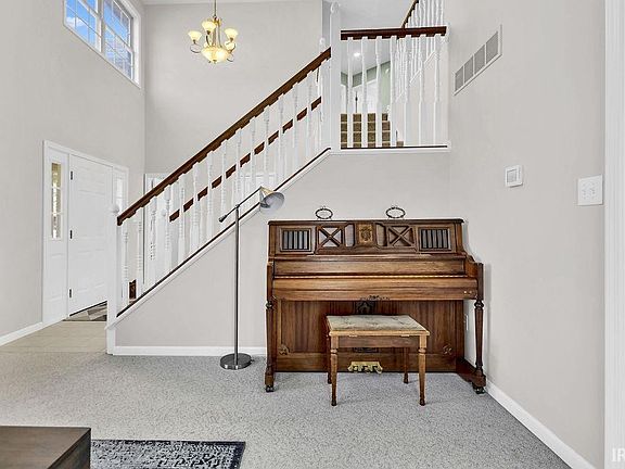 2nd image of 2512 E Caray Ct