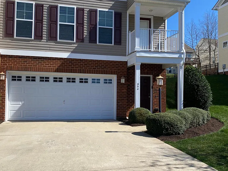 544 Abbey Village Cir — Photo 14