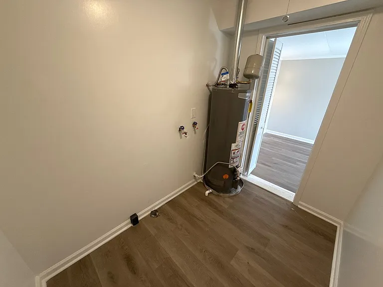 1401 Coffee Ct — Photo 8