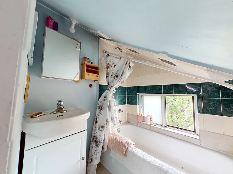 219 Bathurst St #3 — Photo 14