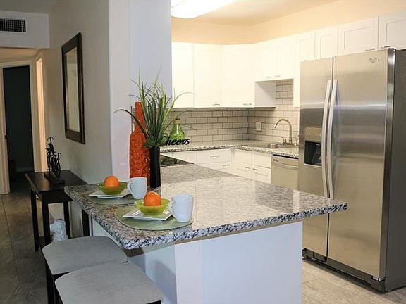 5th image of 4921 Bay Crest Dr