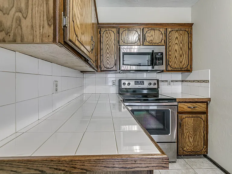 Backsplash and Glass Top Range
