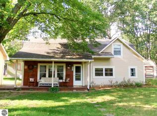 17742 Norway Pine Dr, Leroy, MI 49655