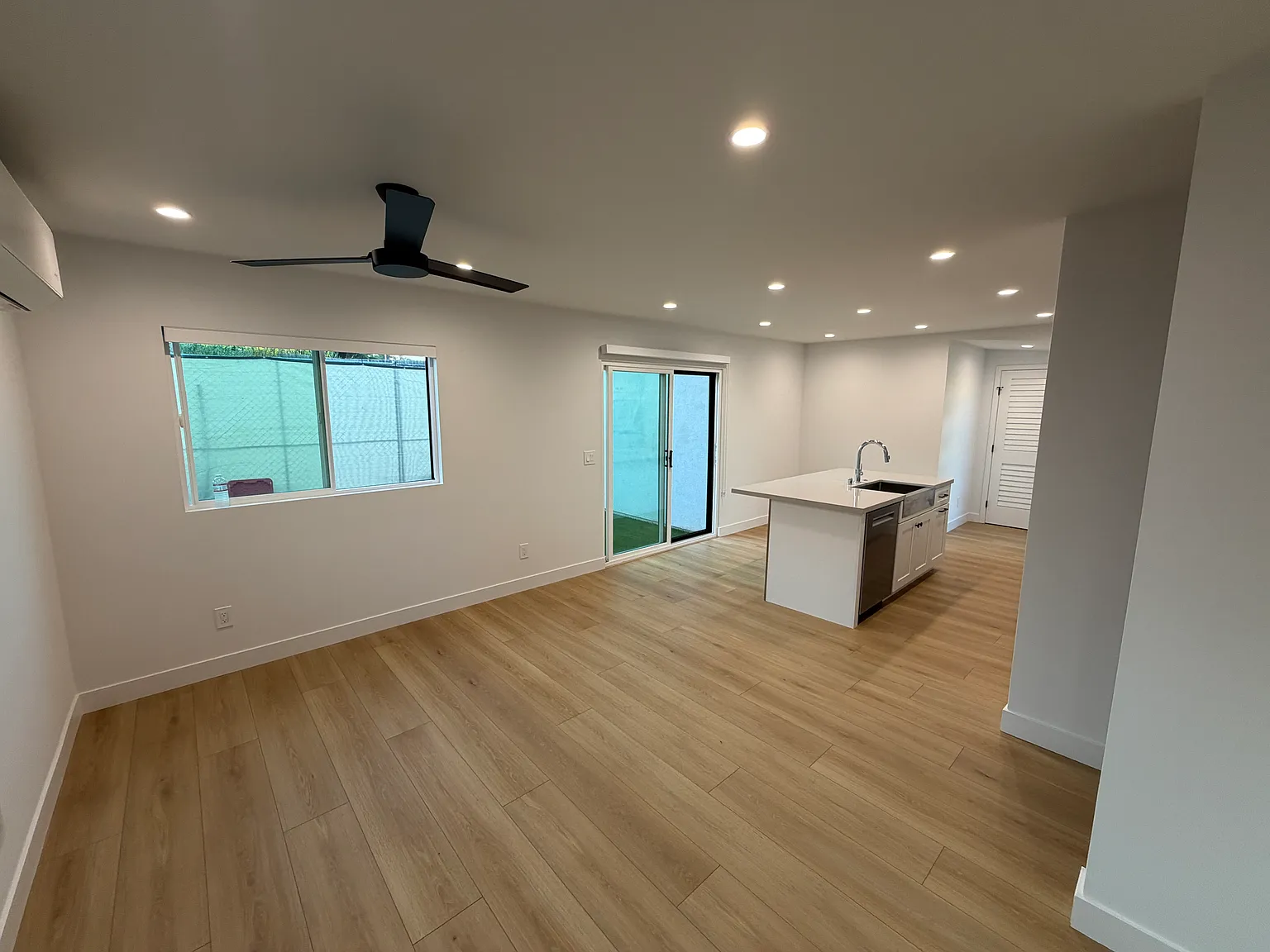 2 bed, 816 sqft, $3,750 — Photo 3