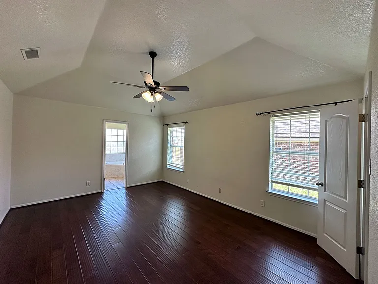 2012 Stonehenge Dr — Photo 15