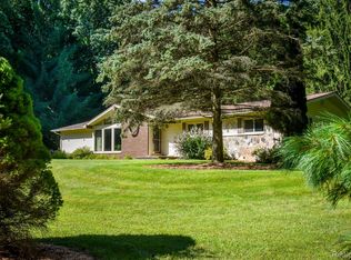 9245 Pine Knob Rd, Clarkston, MI 48348