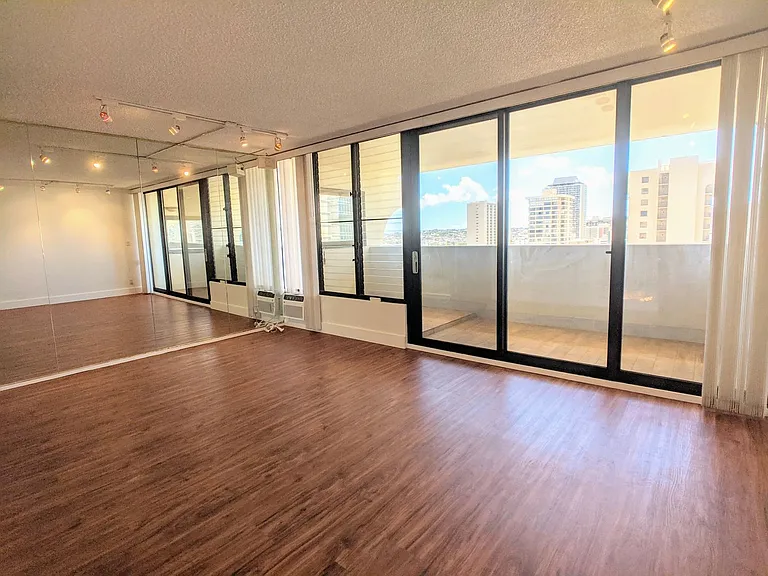 2092 Kuhio Ave #2403 — Photo 4