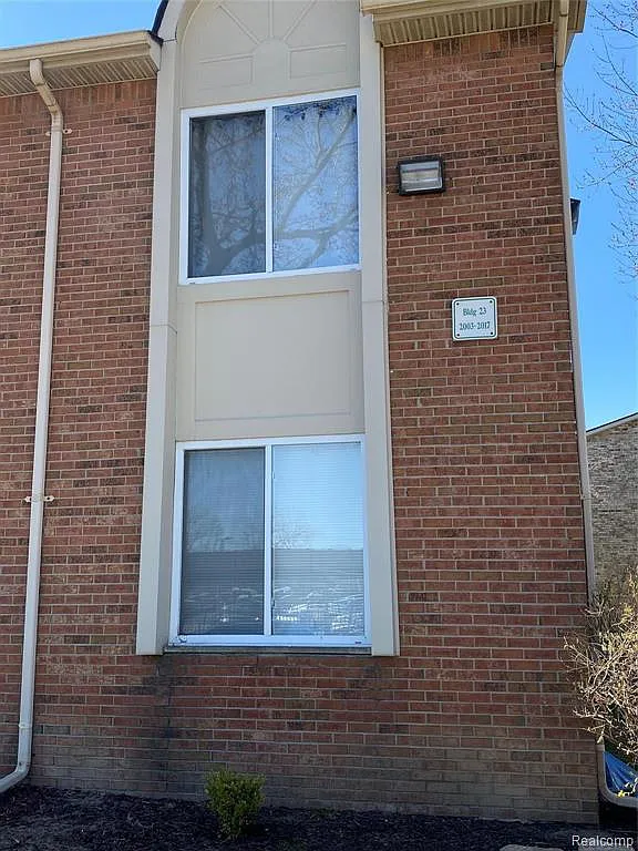 2 bed, 995 sqft, $1,750 — Photo 2